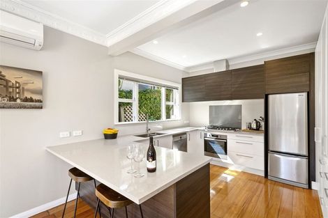 Photo of property in 32 Cavendish Square, Strathmore Park, Wellington, 6022