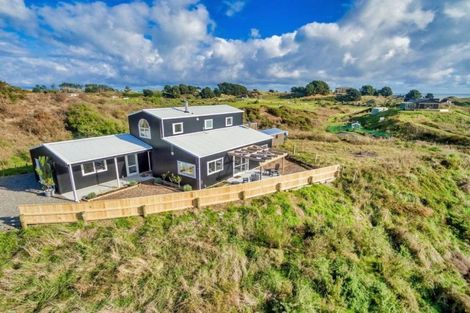 Photo of property in 111 Strathnaver Drive, Waikawa Beach, Levin, 5573