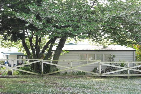 Photo of property in 117 Koutu Road, Kawaha Point, Rotorua, 3010