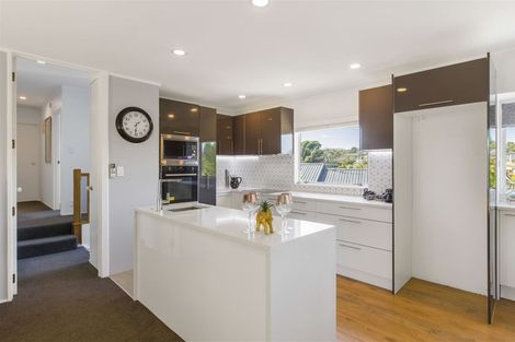 Photo of property in 2/30 Witheford Drive, Bayview, Auckland, 0629