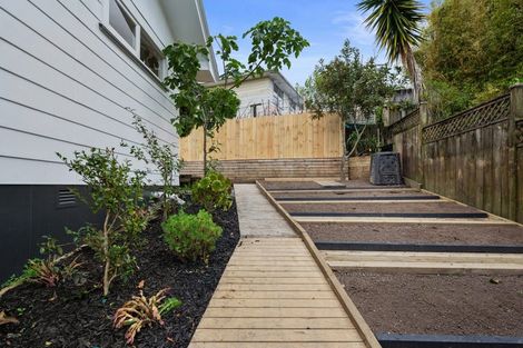 Photo of property in 28 Cockayne Crescent, Sunnynook, Auckland, 0620