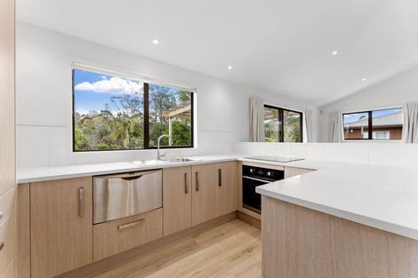 Photo of property in 52a D'oyly Drive, Stanmore Bay, Whangaparaoa, 0932