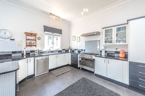 Photo of property in 9 Great North Road, Saint Johns Hill, Whanganui, 4501