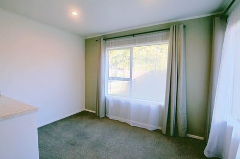 Photo of property in 2/13 Frank Evans Place, Henderson, Auckland, 0610
