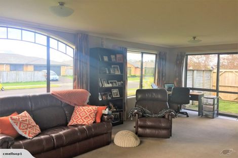 Photo of property in 14 Malbec Place, Rototuna, Hamilton, 3210