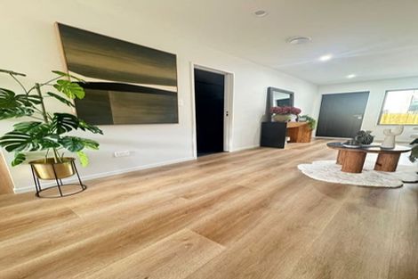 Photo of property in 44 Challen Close, Conifer Grove, Takanini, 2112