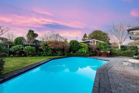 Photo of property in 17 Ilfracombe Place, Burnside, Christchurch, 8053