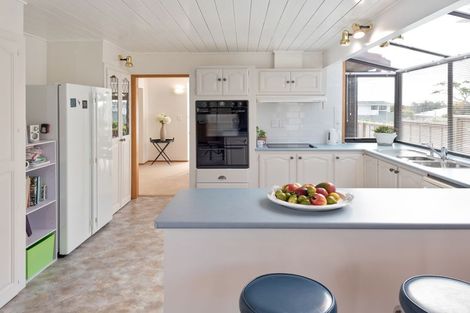 Photo of property in 1/12 Takutai Avenue, Bucklands Beach, Auckland, 2012