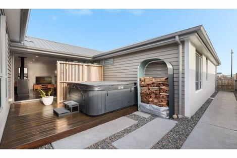 Photo of property in 35 Awatira Drive, Papamoa Beach, Papamoa, 3118