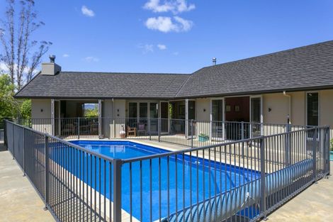 Photo of property in 5 Cameron Drive, Acacia Bay, Taupo, 3385