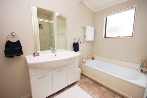 Photo of property in 21 Newberry Place, Richmond Heights, Taupo, 3330