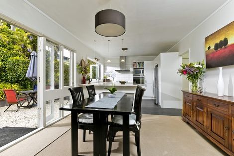 Photo of property in 4/44 Stanley Point Road, Stanley Point, Auckland, 0624