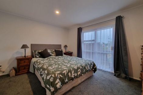 Photo of property in 1 Selwyn Crescent, Forrest Hill, Auckland, 0620