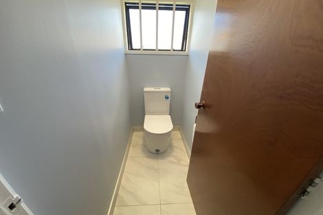 Photo of property in 1/16 Cabello Place, Unsworth Heights, Auckland, 0632