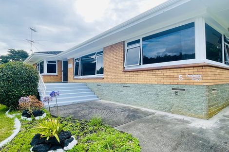 Photo of property in 5 Freshney Place, Hillpark, Auckland, 2102