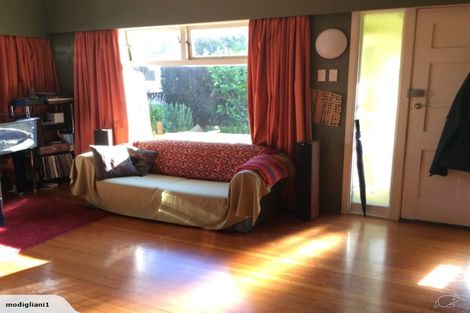 Photo of property in 19 Milne Terrace, Island Bay, Wellington, 6023