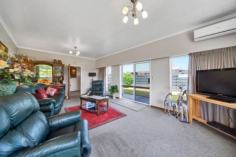 Photo of property in 3 Green Lane, Hawera, 4610