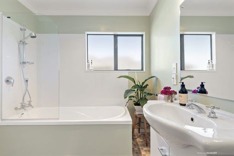 Photo of property in 24 Amesbury Drive, Churton Park, Wellington, 6037