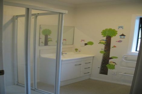 Photo of property in 28 Waterfall Road, Paraparaumu, 5032