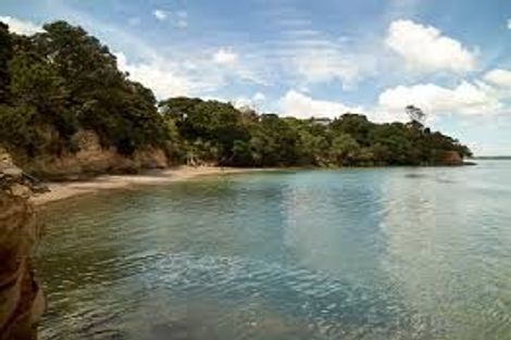 Photo of property in 101 Island Bay Road, Beach Haven, Auckland, 0626