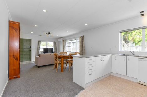 Photo of property in 2 Paramu Avenue, Birkdale, Auckland, 0626