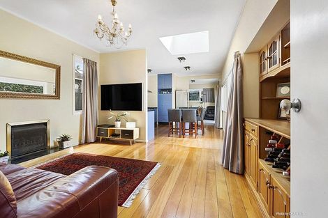 Photo of property in 9 Newcombe Crescent, Karori, Wellington, 6012