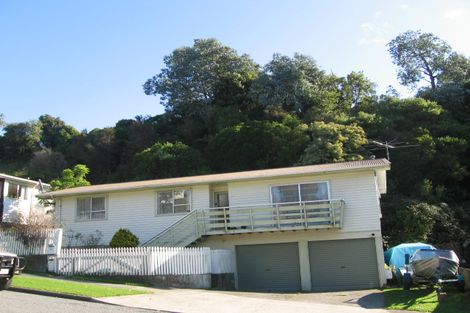 Photo of property in 13 Harold Grove, Stokes Valley, Lower Hutt, 5019