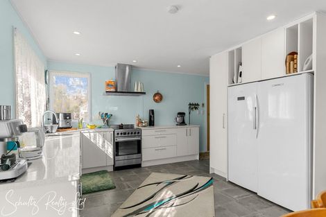 Photo of property in 10 Oxford Street, Whakapirau, Maungaturoto, 0583