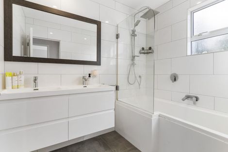 Photo of property in 23 Helleur Road, Massey, Auckland, 0614