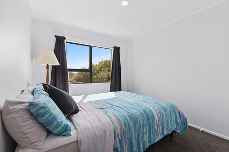 Photo of property in 5 Bayswater Place, Newlands, Wellington, 6037