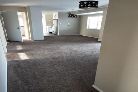 Photo of property in 22 Sturges Road, Henderson, Auckland, 0612