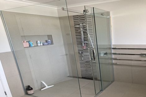 Photo of property in 11 Dawnhaven Drive, Te Atatu Peninsula, Auckland, 0610