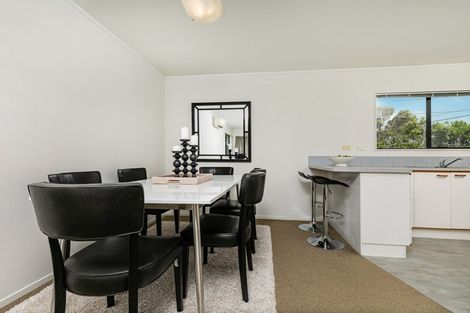 Photo of property in 2/150 Arran Road, Browns Bay, Auckland, 0630