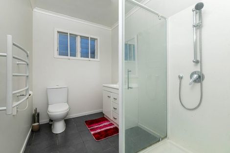 Photo of property in 1 Miltonia Avenue, Te Atatu South, Auckland, 0610