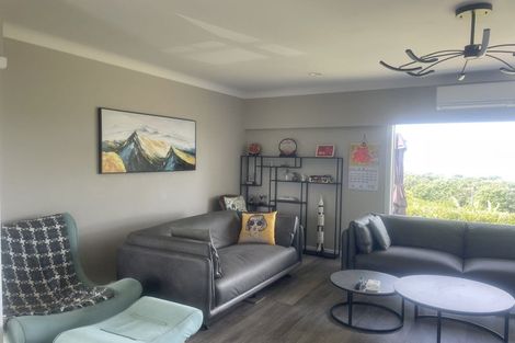 Photo of property in 39 Sylvan Avenue, Northcote, Auckland, 0627