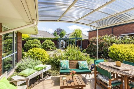 Photo of property in 9 Tavistock Place, Russley, Christchurch, 8042