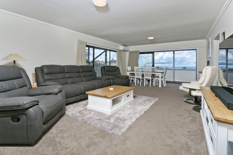 Photo of property in 927 East Coast Road, Northcross, Auckland, 0632