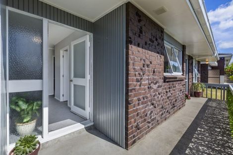 Photo of property in 1/12 Lydford Place, Glendene, Auckland, 0602