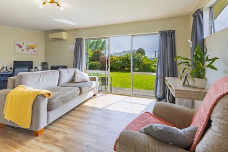 Photo of property in 19 Lake Street, Takapau, 4203