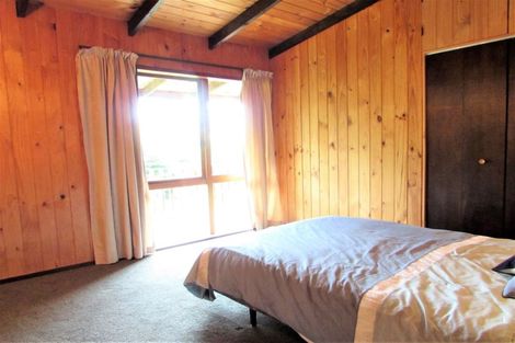 Photo of property in 130 Wyndham Road, Pinehaven, Upper Hutt, 5019