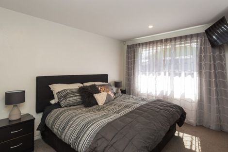 Photo of property in 77 Waratah Street, Avondale, Christchurch, 8061