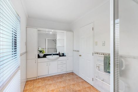 Photo of property in 28a Woodstock Road, Forrest Hill, Auckland, 0620