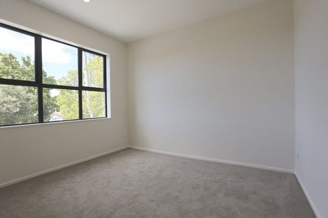 Photo of property in 1b Kirkdale Place, Northcross, Auckland, 0632