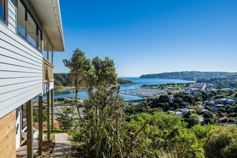 Photo of property in 20a Kahu Road, Paremata, Porirua, 5024