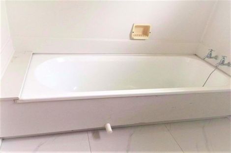 Photo of property in 2/16a Sunnynook Road, Sunnynook, Auckland, 0620