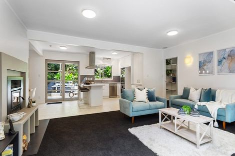 Photo of property in 3 Opanuku Road, Henderson Valley, Auckland, 0612