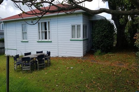 Photo of property in 4 Fairfax Avenue, Northcote, Auckland, 0627