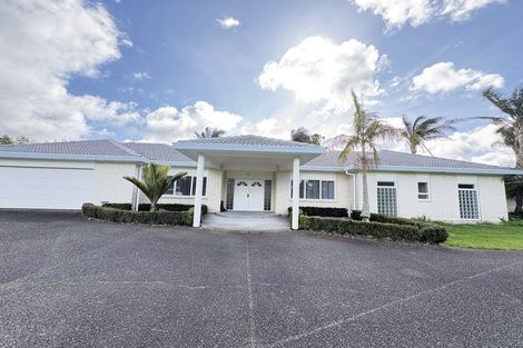 Photo of property in 154 Boord Crescent, Kumeu, 0891