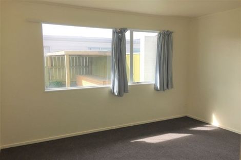 Photo of property in 2a Colchester Crescent, Newlands, Wellington, 6037