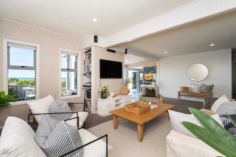 Photo of property in 2 Collison Terrace, Haumoana, 4102